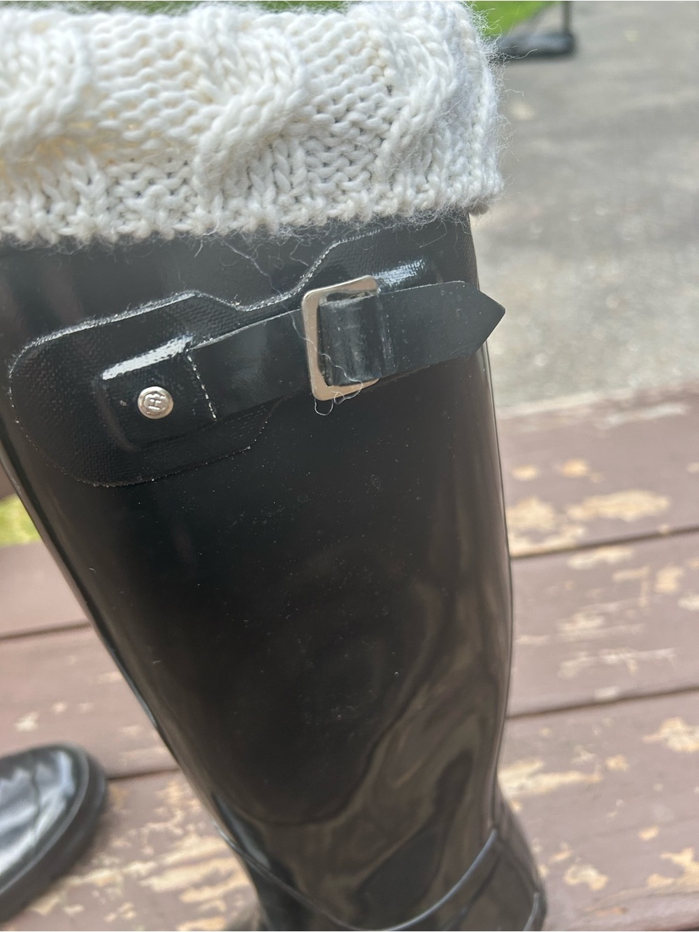 Hunter Cream Knit Sock Liners with Black Rain Boots - Picture 9 of 12
